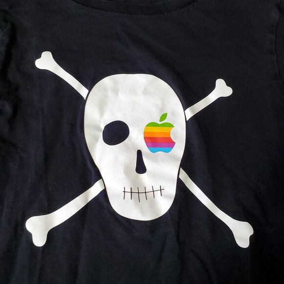 Lot Of 2 Youth T-Shirts Apple Rainbow Skull Crossbones X-Box Size 8/10 Medium - Picture 3 of 12